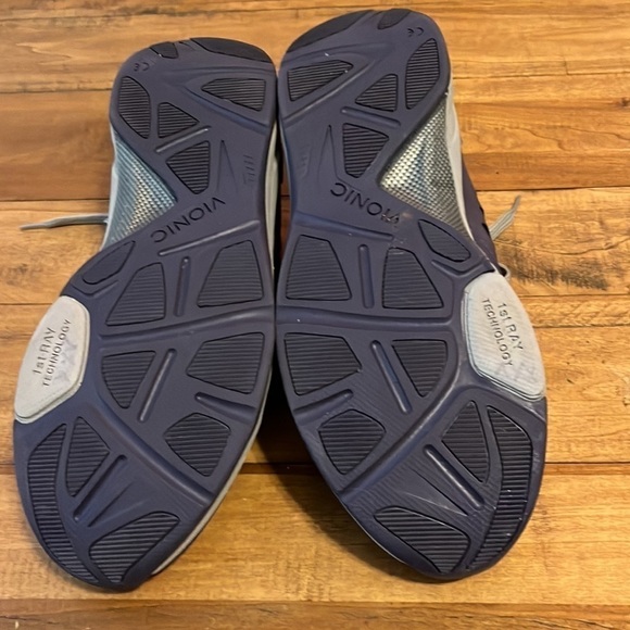 VIONIC sneakers - Picture 9 of 10